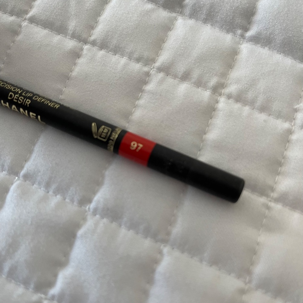 CHANEL Le Crayon Lèvres Longwear Lip Pencil – Shade 97 Désir – New - Picture 3 of 9